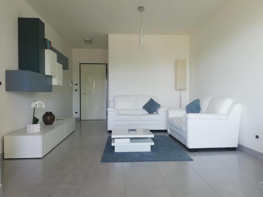 White-Blue Vibes, Seafront 2-Bedroom Apt Montesilvano Marina Zewnętrze zdjęcie