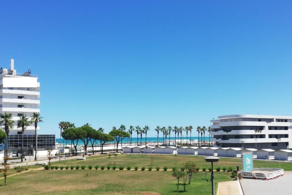 White-Blue Vibes, Seafront 2-Bedroom Apt Montesilvano Marina Zewnętrze zdjęcie