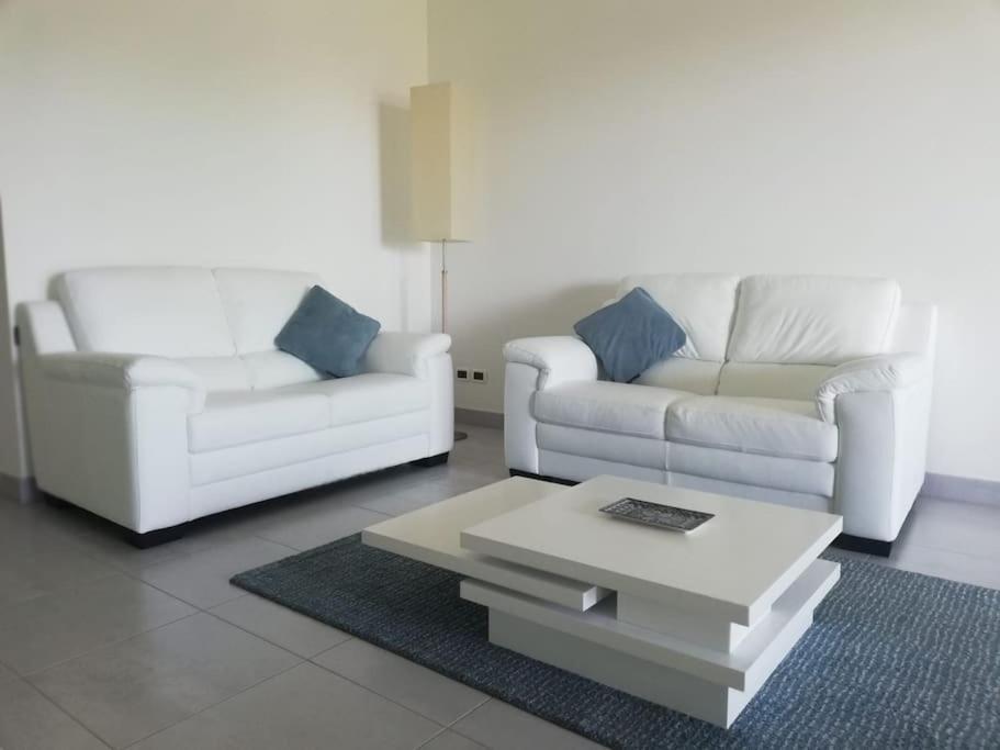 White-Blue Vibes, Seafront 2-Bedroom Apt Montesilvano Marina Zewnętrze zdjęcie